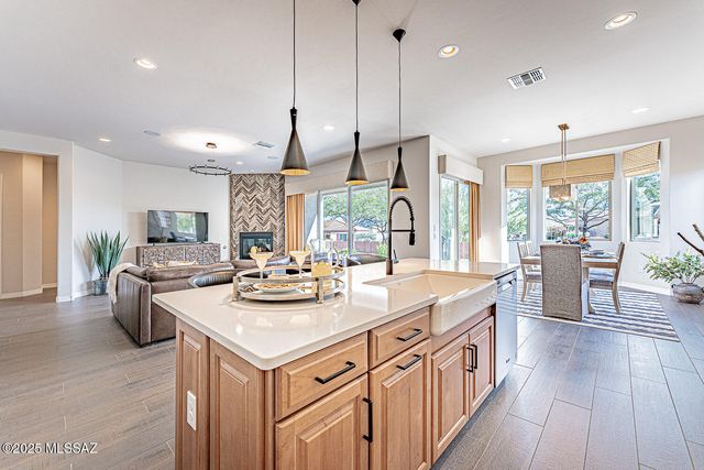 846 W Tranquil Water Path, Green Valley, AZ 85614