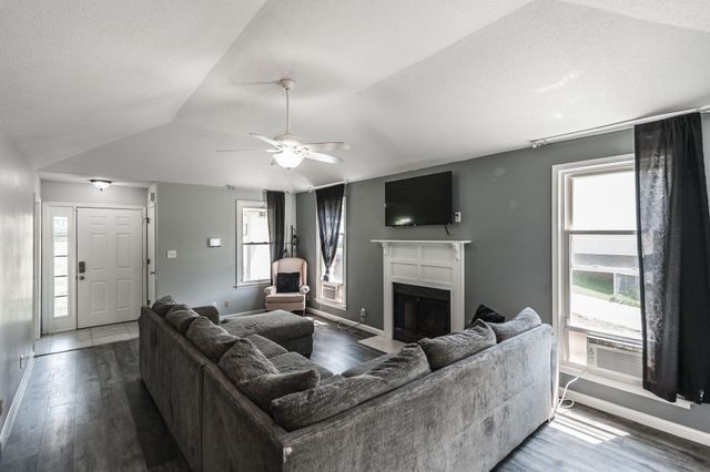 748 W Creek Drive, Clarksville, TN 37040