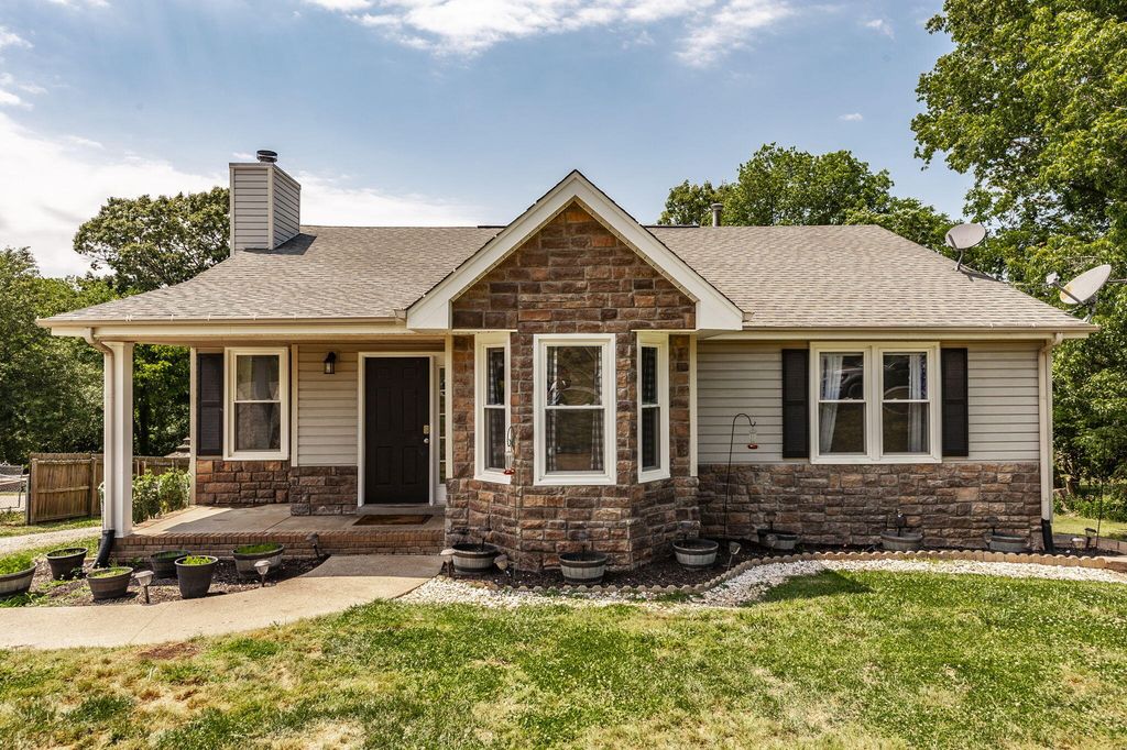748 W Creek Drive, Clarksville, TN 37040