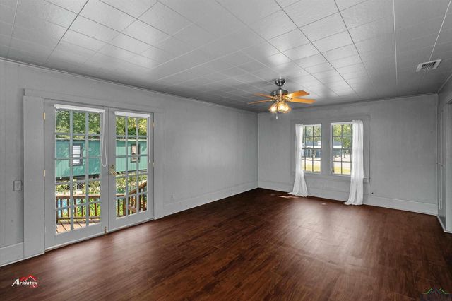 107 St John Street, Jefferson, TX 75657
