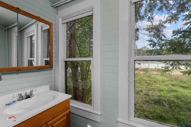 107 St John Street, Jefferson, TX 75657