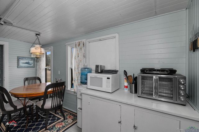 107 St John Street, Jefferson, TX 75657