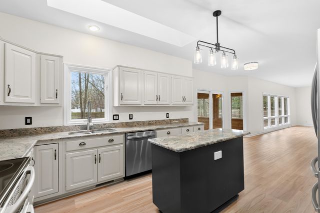 5363 Four Seasons Drive, Kalamazoo, MI 49009