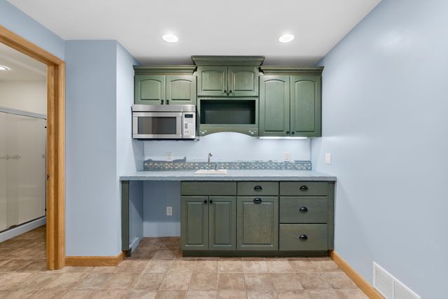 5363 Four Seasons Drive, Kalamazoo, MI 49009