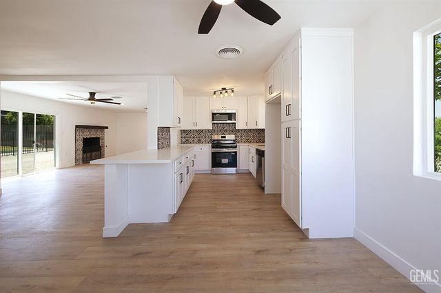 2425 Castle Drive, Bakersfield, CA 93306