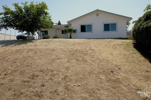 2425 Castle Drive, Bakersfield, CA 93306