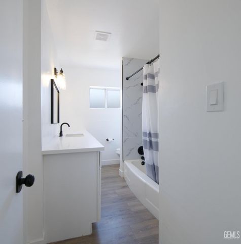 2425 Castle Drive, Bakersfield, CA 93306