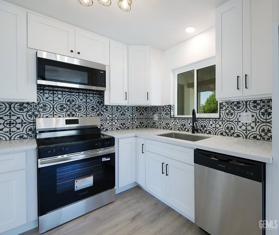 2425 Castle Drive, Bakersfield, CA 93306