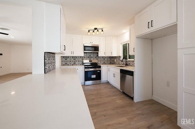 2425 Castle Drive, Bakersfield, CA 93306