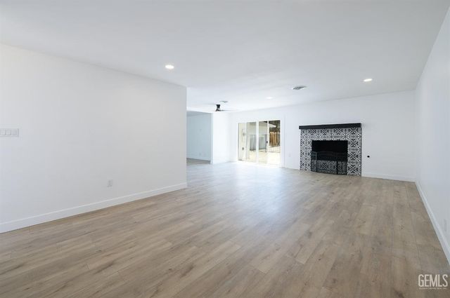 2425 Castle Drive, Bakersfield, CA 93306