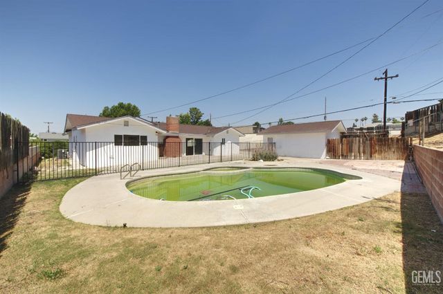 2425 Castle Drive, Bakersfield, CA 93306