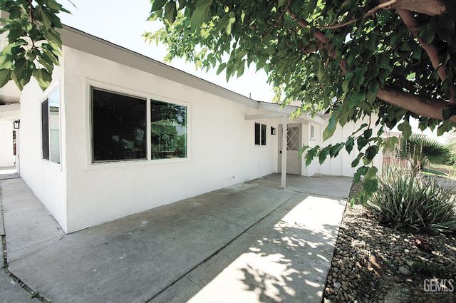2425 Castle Drive, Bakersfield, CA 93306