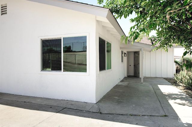 2425 Castle Drive, Bakersfield, CA 93306
