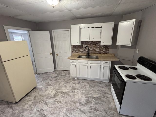 1027 N 10th Street, Vincennes, IN 47591