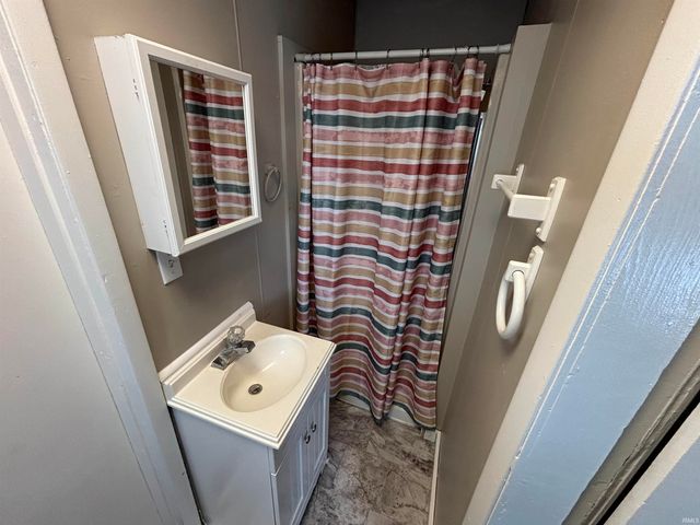 1027 N 10th Street, Vincennes, IN 47591