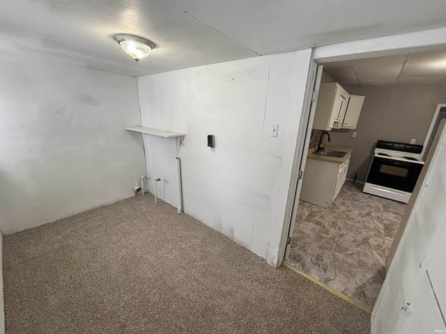 1027 N 10th Street, Vincennes, IN 47591