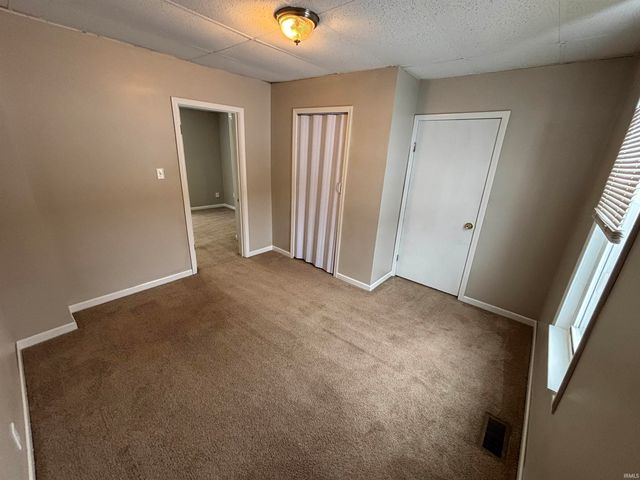 1027 N 10th Street, Vincennes, IN 47591