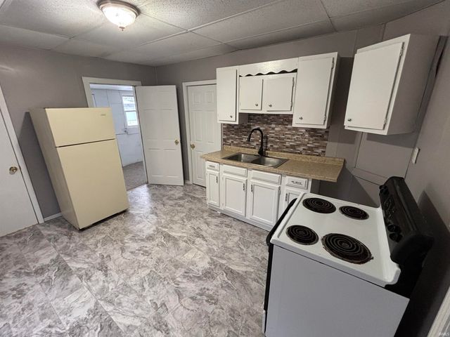 1027 N 10th Street, Vincennes, IN 47591