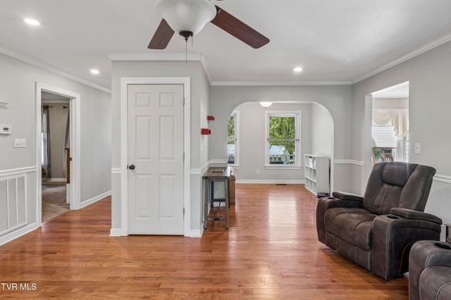 802 Chestnut Avenue, Erwin, TN 37650