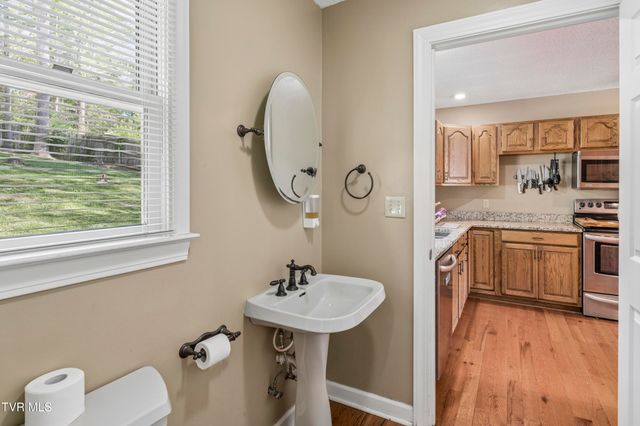 802 Chestnut Avenue, Erwin, TN 37650