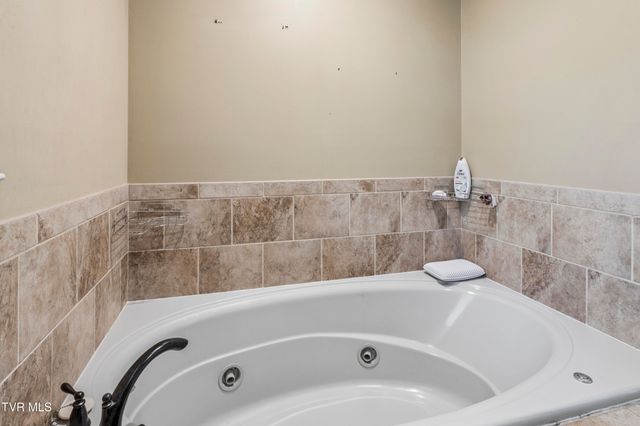 802 Chestnut Avenue, Erwin, TN 37650