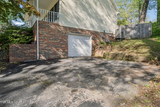 802 Chestnut Avenue, Erwin, TN 37650