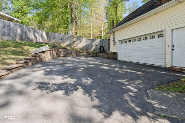 802 Chestnut Avenue, Erwin, TN 37650