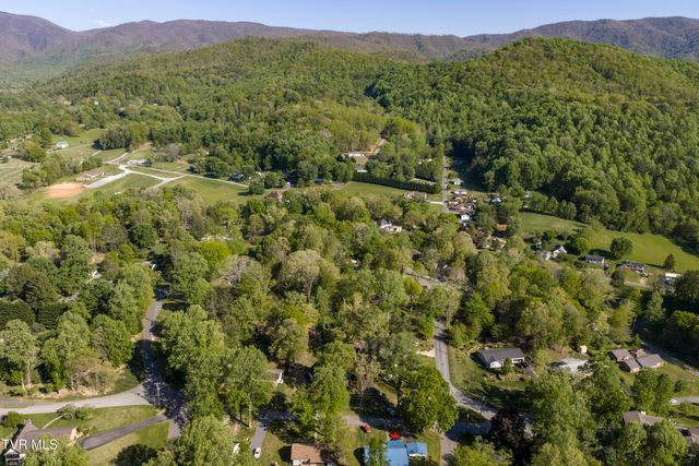 802 Chestnut Avenue, Erwin, TN 37650