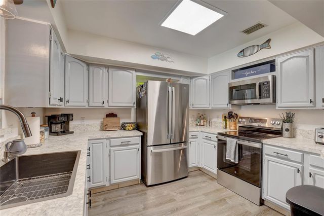 8497 137TH STREET, Seminole, FL 33776