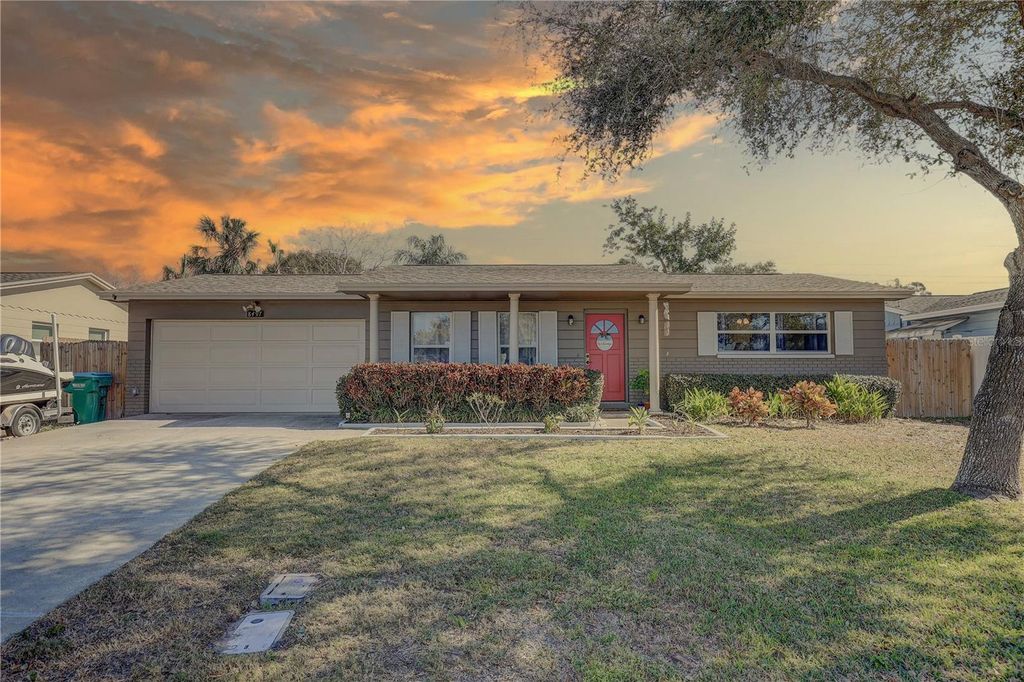 8497 137TH STREET, Seminole, FL 33776