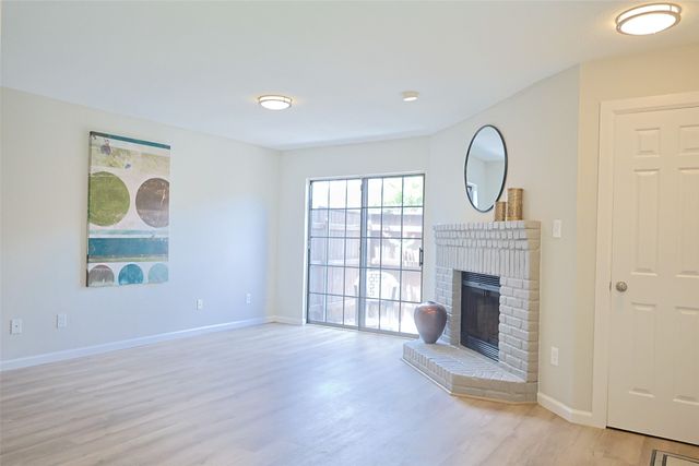 5757 E University Boulevard 22F, Dallas, TX 75206