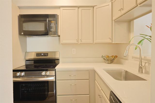5757 E University Boulevard 22F, Dallas, TX 75206