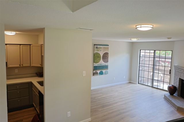 5757 E University Boulevard 22F, Dallas, TX 75206