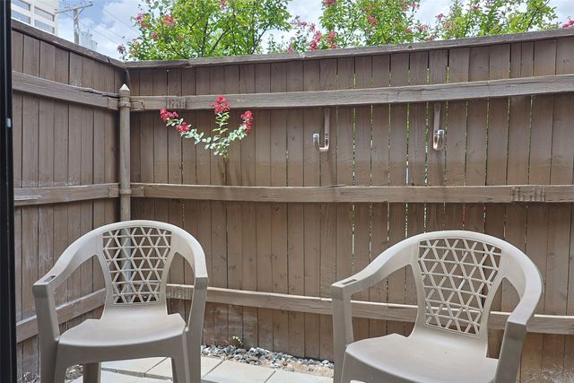 5757 E University Boulevard 22F, Dallas, TX 75206