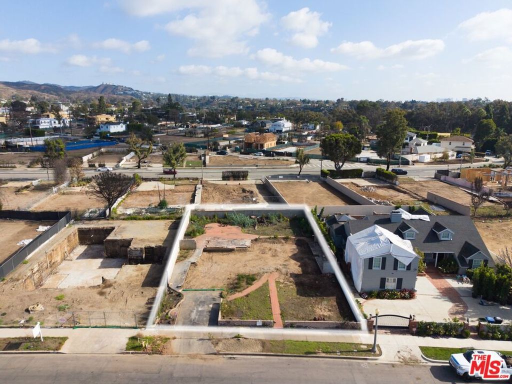 724 Toyopa Drive, Pacific Palisades, CA 90272