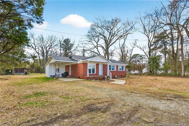 1586 Tom Starling Road, Fayetteville, NC 28306