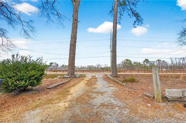 1586 Tom Starling Road, Fayetteville, NC 28306