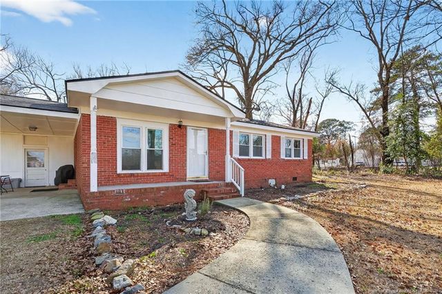 1586 Tom Starling Road, Fayetteville, NC 28306