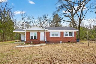1586 Tom Starling Road, Fayetteville, NC 28306