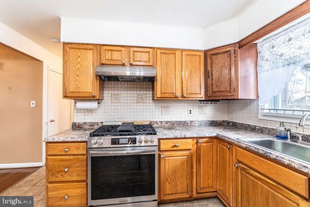 7021 96TH PL, Lanham, MD 20706