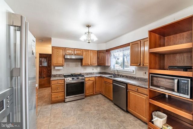 7021 96TH PL, Lanham, MD 20706