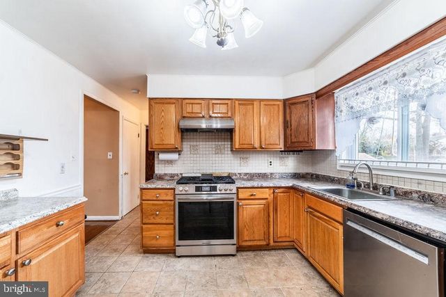 7021 96TH PL, Lanham, MD 20706