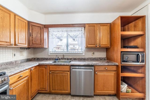 7021 96TH PL, Lanham, MD 20706