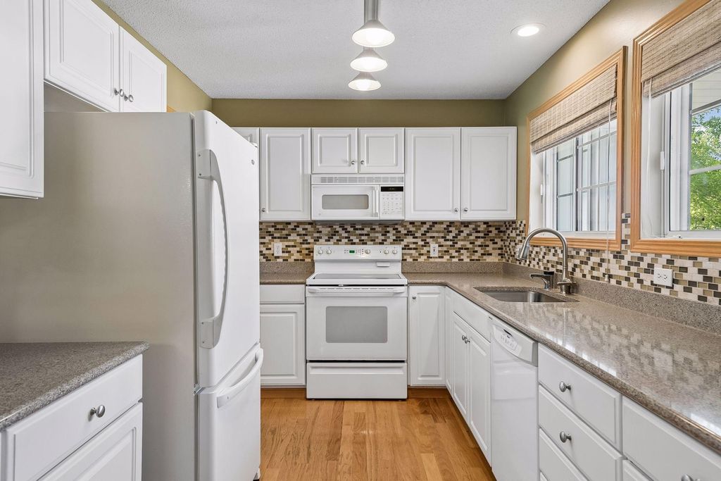 10811 Lexington Drive, Eden Prairie, MN 55344 — photo 4