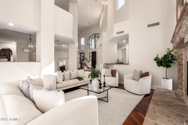 8614 N 17TH Place, Phoenix, AZ 85020