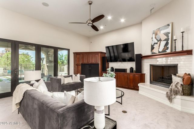 8614 N 17TH Place, Phoenix, AZ 85020