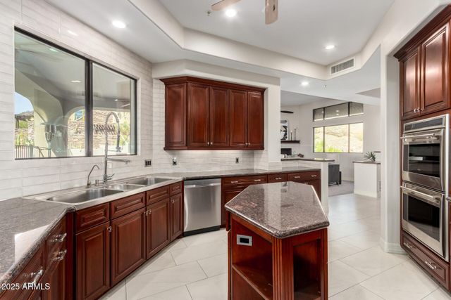 8614 N 17TH Place, Phoenix, AZ 85020