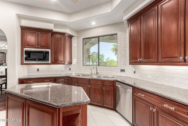 8614 N 17TH Place, Phoenix, AZ 85020