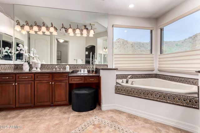 8614 N 17TH Place, Phoenix, AZ 85020