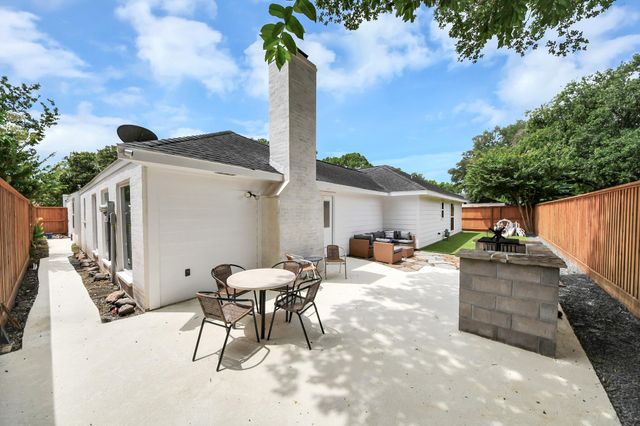 11906 Pebble Rock Drive, Houston, TX 77077